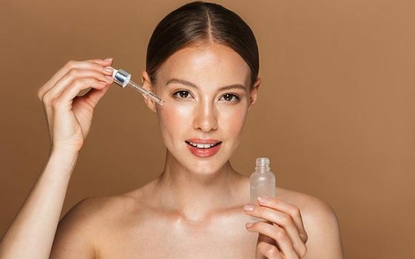 What Are The Differences Between Moisturizers and Serums