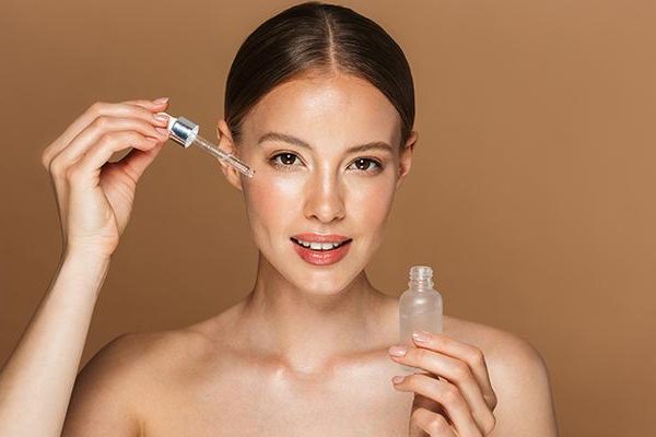 What Are The Differences Between Moisturizers and Serums