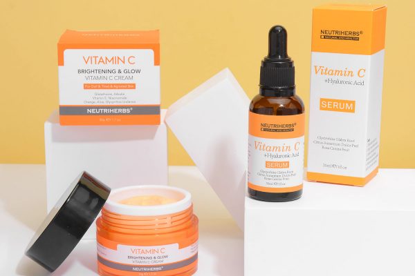 How does vitamin C serum help to eliminate oily skin and acne